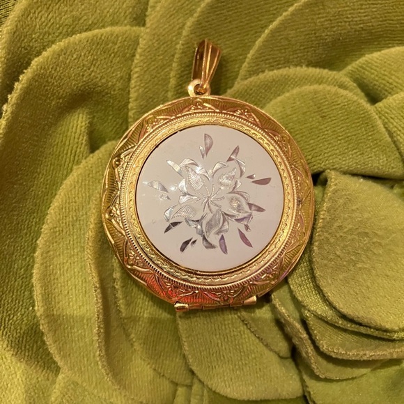 Vintage Gorgeous Locket